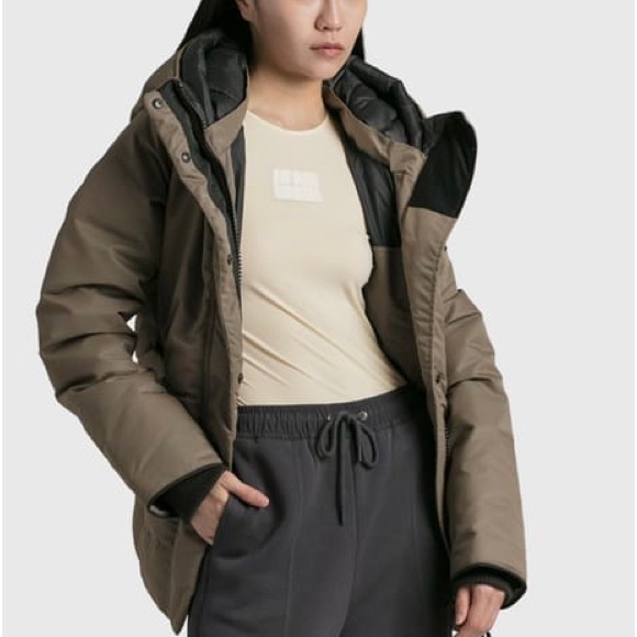 Canada Goose
McKenna Jacket - Picture 2 of 13